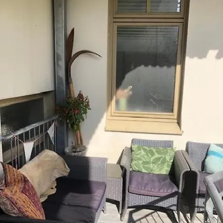 With 3 Bedrooms And A Terrace In The Center Of Lägenhet *